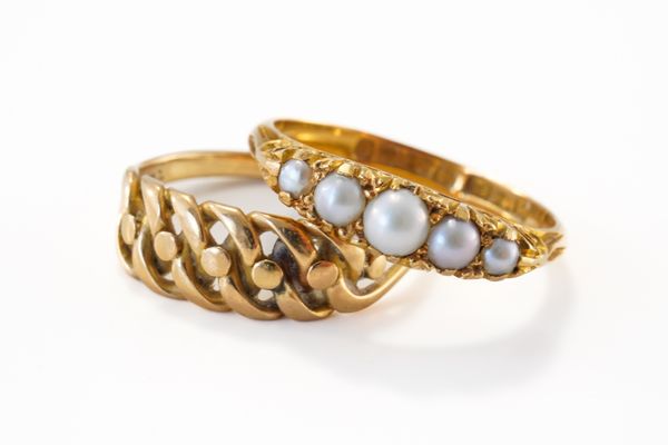 AN 18CT GOLD AND HALF PEARL RING AND ANOTHER GOLD RING (2)