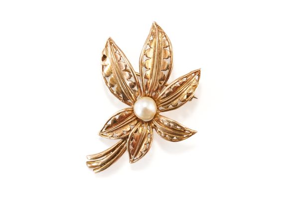 A 9CT GOLD AND CULTURED PEARLSET BROOCH