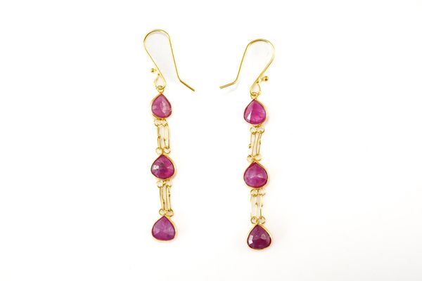 A PAIR OF RUBY DROP EARRINGS