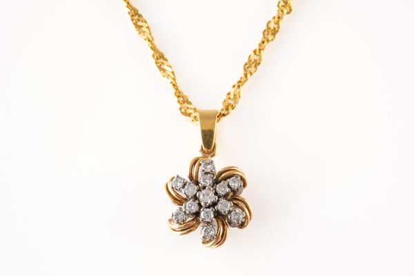 A DIAMOND CLUSTER PENDANT NECKLACE