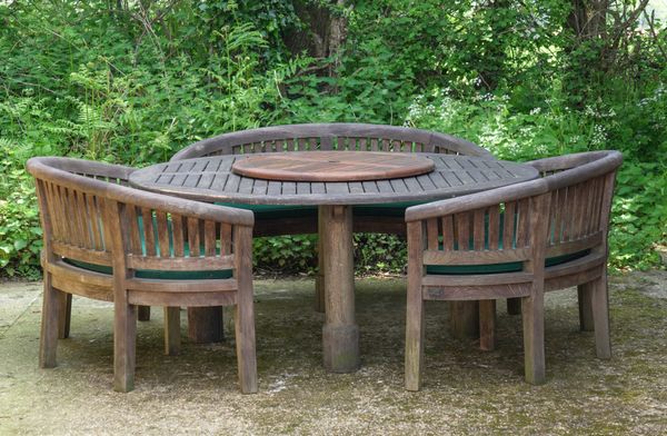 A TEAK CIRCULAR GARDEN TABLE (4)