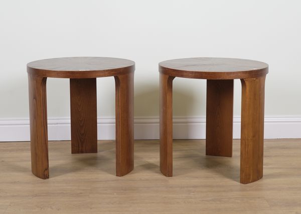 A PAIR OF STELLAR VENEERED OAK CIRCULAR OCCASIONAL TABLES (2)