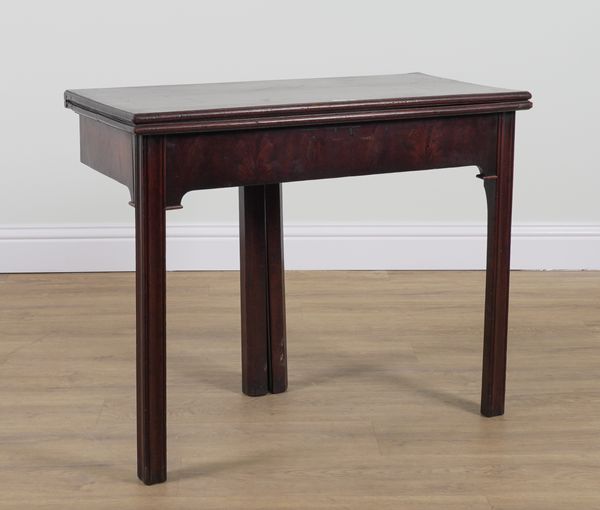 AN 18TH CENTURY MAHOGANY FOLDOVER TEA TABLE