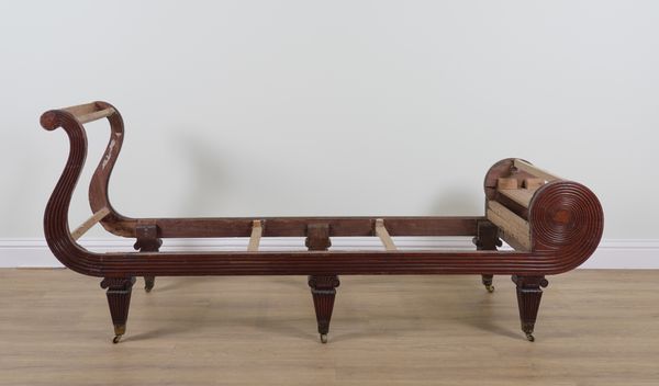 A WILLIAM IV MAHOGANY CHAISE LONGUE FRAME