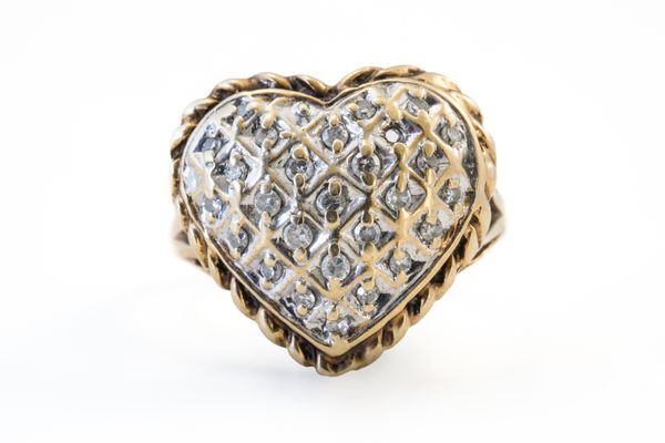 A GOLD AND DIAMOND SET HEART SHAPED RING