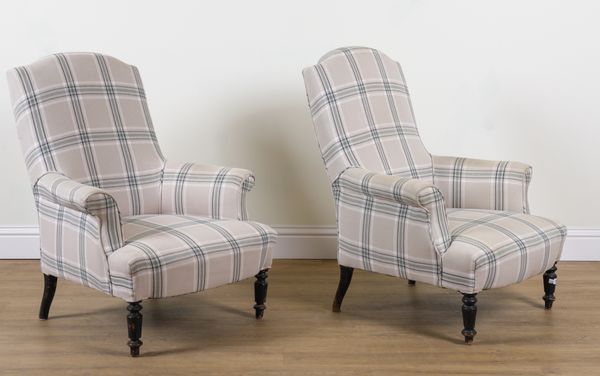 A PAIR OF EARLY 20TH CENTURY FRENCH EASY ARMCHAIRS (2)