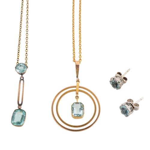 AN AQUAMARINE NECKLACE, A PASTE NECKLACE AND A PAIR OF AQUAMARINE EARSTUDS (4)