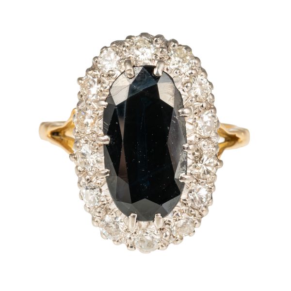 A SAPPHIRE AND DIAMOND CLUSTER RING (2)
