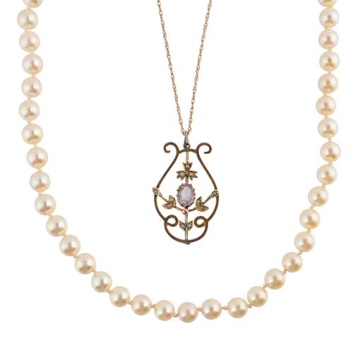 AN EDWARDIAN AMETHYST AND PEARL PENDANT NECKLACE AND A STRING OF CULTURED PEARLS (3)
