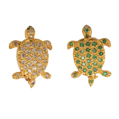 AN 18CT GOLD AND DIAMOND TURTLE BROOCH AND AN 18CT GOLD AND EMERALD TURTLE BROOCH (2)