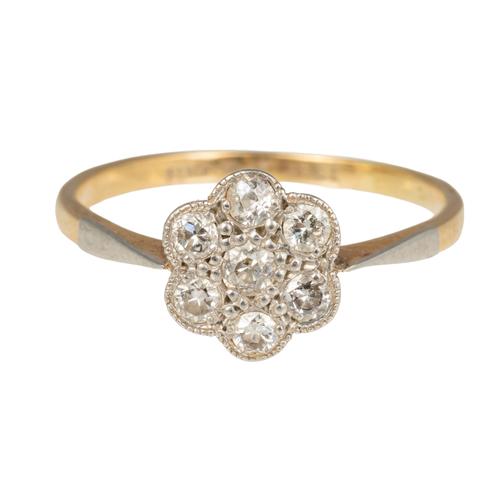 A DIAMOND FLORAL CLUSTER RING (2)