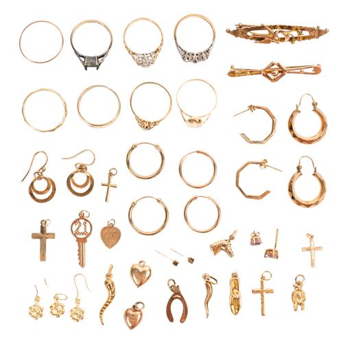 A GROUP OF MOSTLY 9CT GOLD JEWELLERY (35)