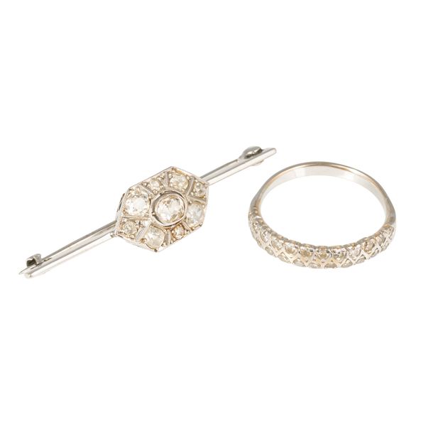 A DIAMOND BAR BROOCH AND A DIAMOND HALF HOOP RING (2)