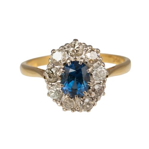 A GOLD, SAPPHIRE AND DIAMOND OVAL CLUSTER RING