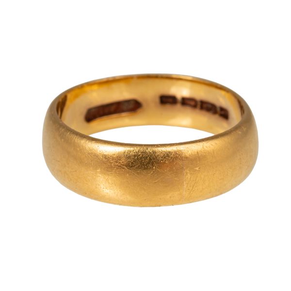 A 22CT GOLD WEDDING RING
