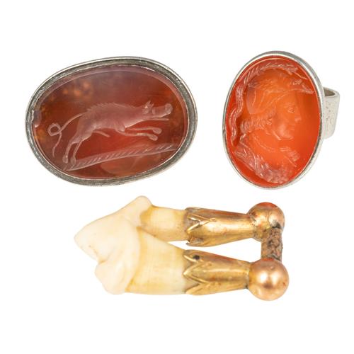 THREE ITEMS OF JEWELLERY (3)