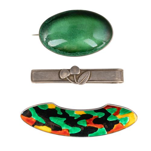 A NORWEGIAN STERLING SILVER AND ENAMELLED BROOCH AND TWO FURTHER ITEMS (3)