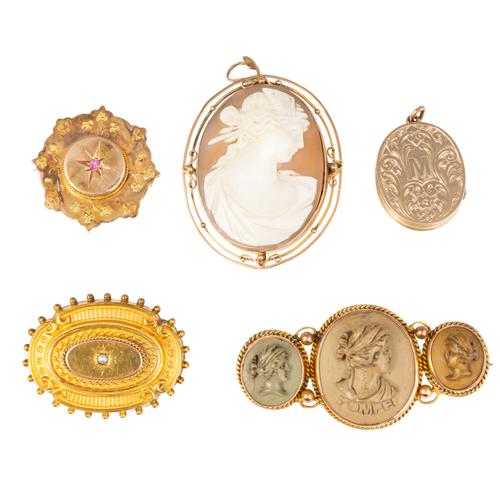 GROUP OF FOUR BROOCHES AND A LOCKET (5)