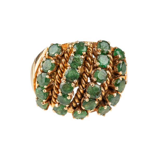 A GOLD AND EMERALD RING