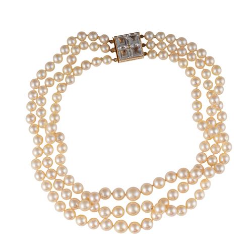 A THREE ROW CHOKER NECKLACE OF GRADUATED CULTURED PEARLS