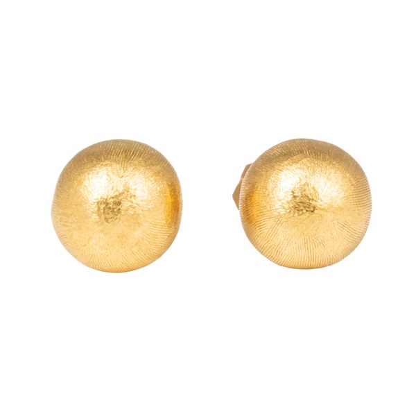 A PAIR OF 18CT GOLD EARSTUDS