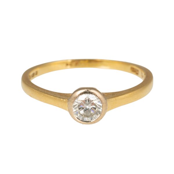 AN 18CT GOLD AND DIAMOND SINGLE STONE RING