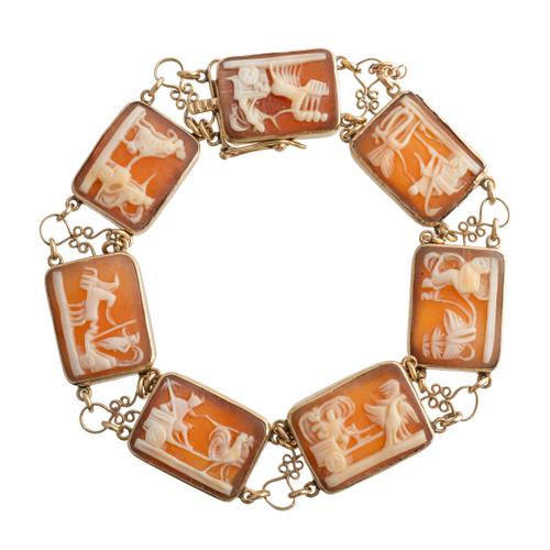 A GOLD AND SHELL CAMEO BRACELET