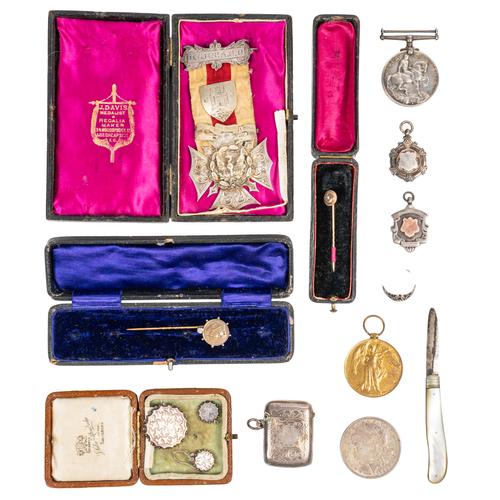 A GROUP OF ITEMS (17)