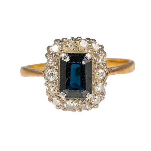A GOLD AND PLATINUM, SAPPHIRE AND DIAMOND CLUSTER RING