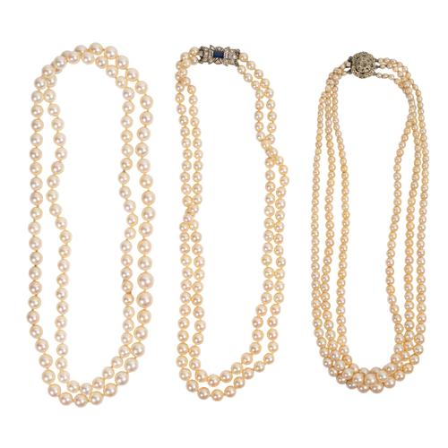 A GROUP OF CULTURED PEARL NECKLACES (QTY)