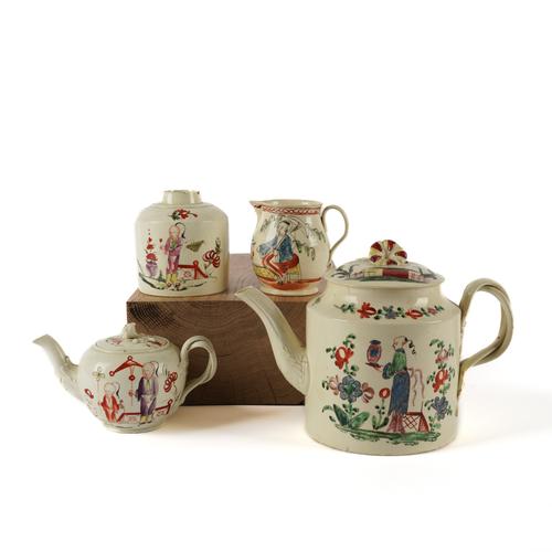 FOUR ITEMS OF CREAMWARE PAINTED WITH CHINESE FIGURES (6)