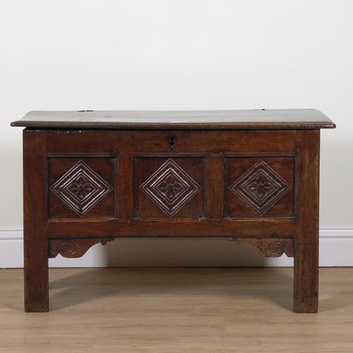 A 17TH CENTURY OAK COFFER