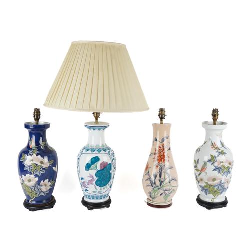 A GROUP OF FOUR PORCELAIN PRINTED BALUSTER TABLES LAMPS (4)