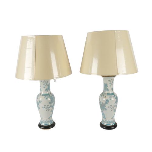 A PAIR OF BLUE AND GILT HEIGHTENED BALUSTER TABLE LAMPS (2)