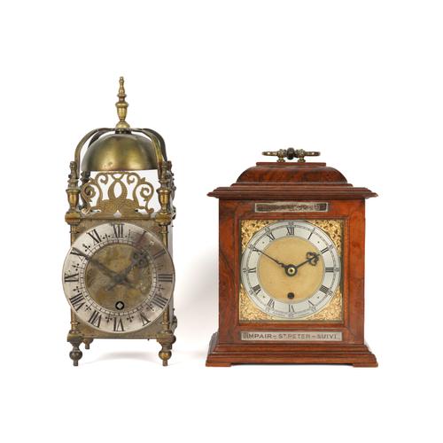 A 17TH CENTURY STYLE BRASS LANTERN CLOCK TOGETHER WITH ANOTHER CLOCK AND PARTS (4)