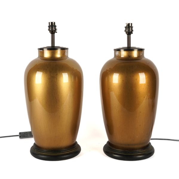 MULBERRY: A PAIR OF GILT VERRE EGLOISOME BALUSTER SHAPED TABLE LAMPS (2)