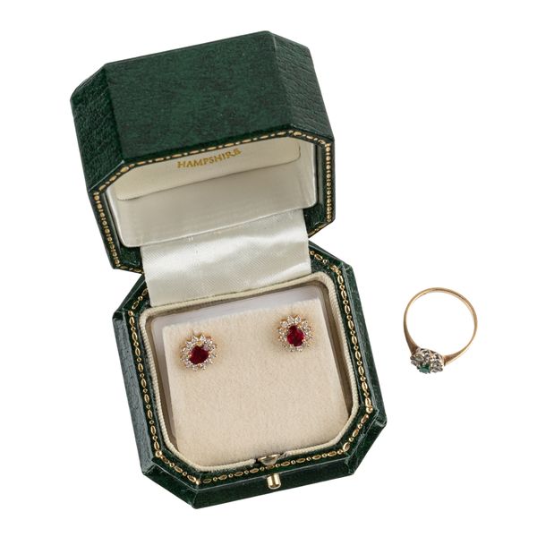 A PAIR OF CLUSTER EARRINGS AND A CLUSTER RING WITH A BOX