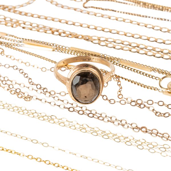 A SMOKY QUARTZ RING AND BROKEN CHAINS