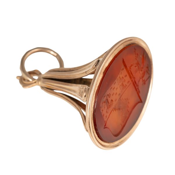 A GOLD MOUNTED CORNELIAN PENDANT FOB SEAL