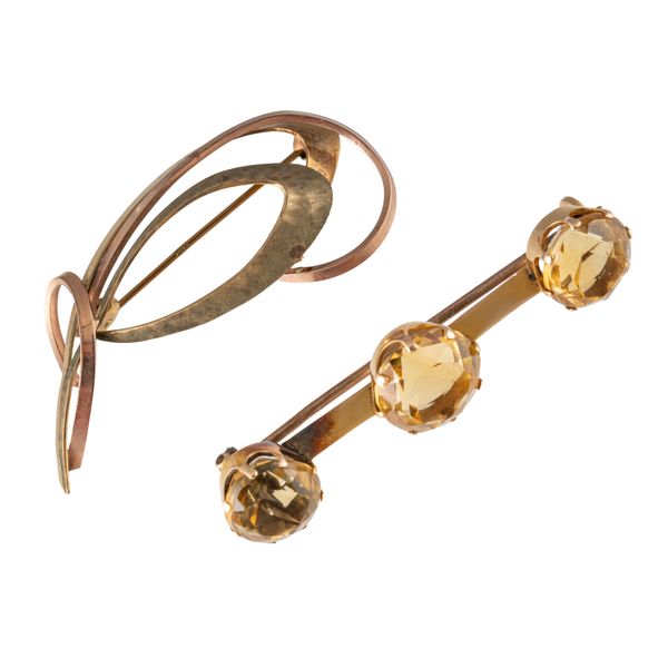 TWO GOLD BROOCHES (2)