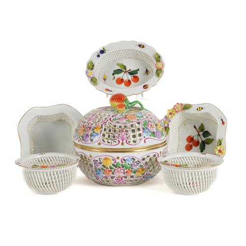 A GROUP OF HEREND PORCELAIN (7)