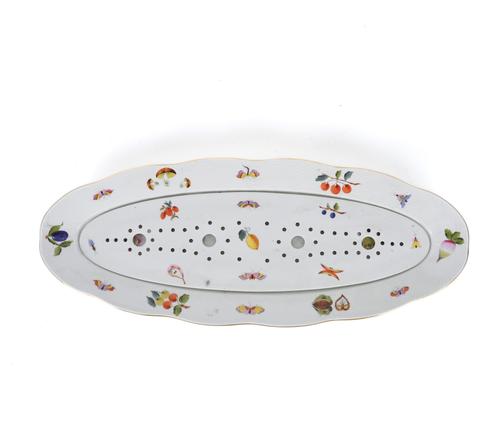 A HEREND 'MARKET GARDEN' PATTERN OZIER MOULDED SHAPED OVAL FISH PLATTER AND STRAINER (2)