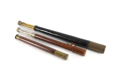 A SILVER PLATED AND LEATHER TELESCOPE, ‘THE FLASHLIGHT’ BY LAWRENCE & MAYO, LONDON (3)