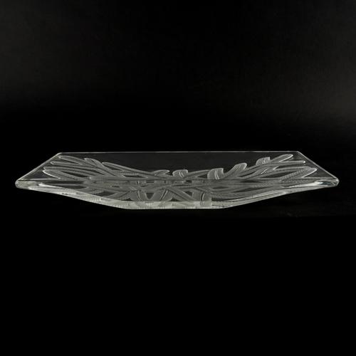 A SHALLOW RECTANGULAR CLEAR AND FROSTED GLASS BOWL