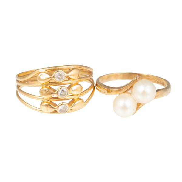 TWO GOLD  AND GEM SET RINGS (2)