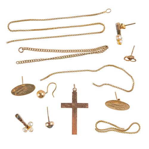 A COLLECTION OF JEWELLERY ITEMS (12)