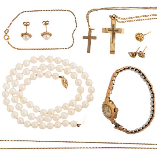 A COLLECTION OF GOLD JEWELLERY (11)