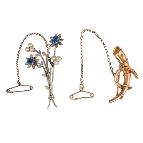 A GOLD BROOCH AND A FLORAL SAPPHIRE AND PEARL BROOCH (2)