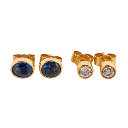 A PAIR OF DIAMOND STUDS AND A PAIR OF SAPPHIRE STUDS (4)