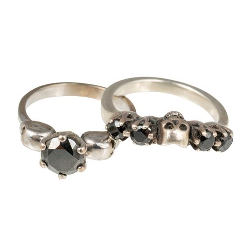 A MATCHING PAIR OF RINGS (2)